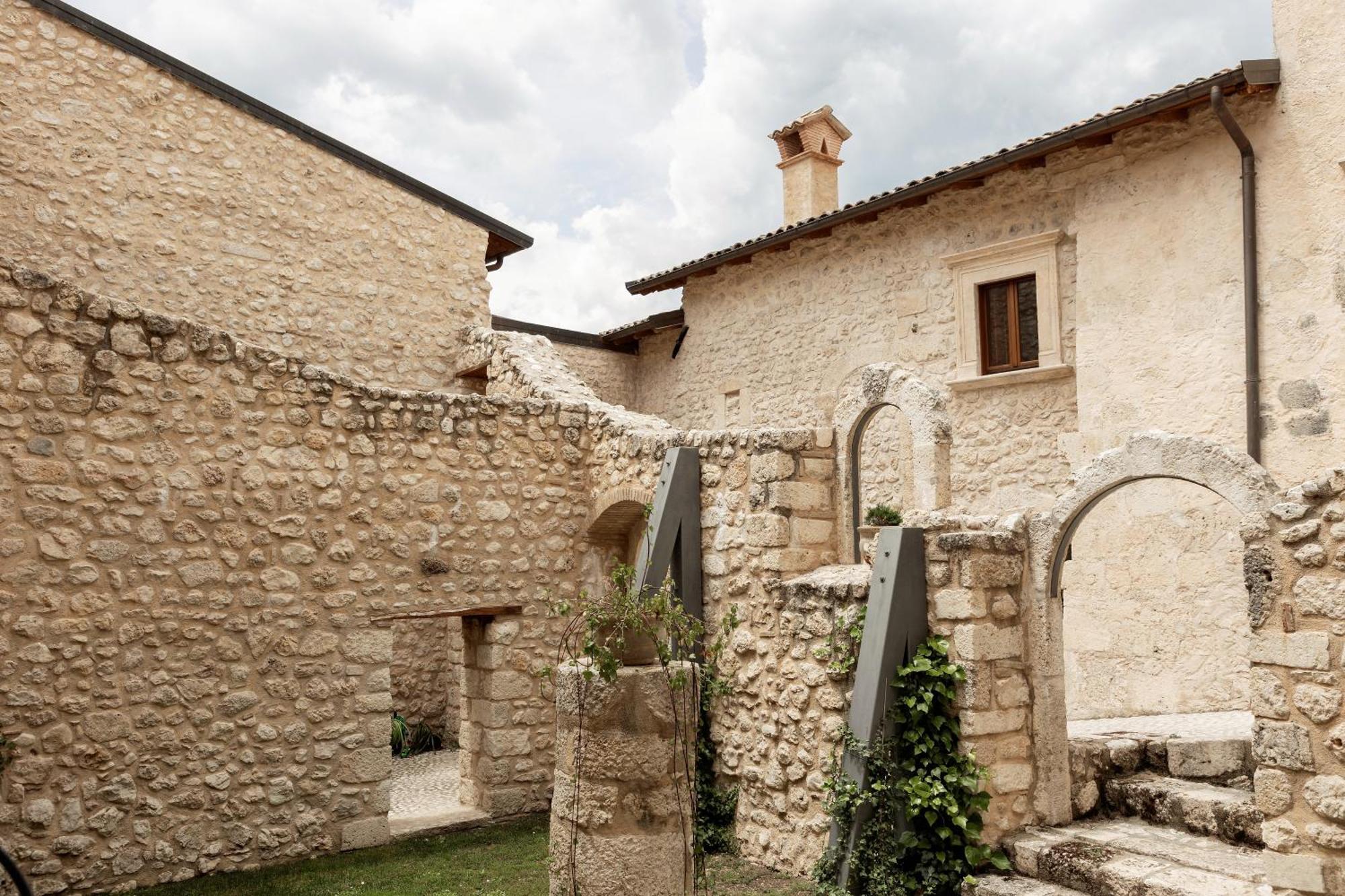 Palazzo Pirro Dimora Storica Bed and Breakfast Acciano Exteriör bild